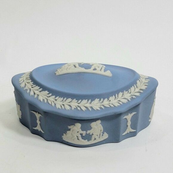 Vintage Wedgwood Jasperware Lidded Trinket Box Cameo Blue Cherubs Chariot - Picture 1 of 11